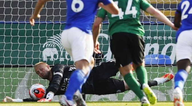 Sepak Bola: Schmeichel menyelamatkan Leicester dengan penalti berhenti di Brighton imbang