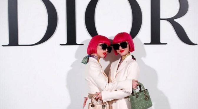 Dior menghidupkan kembali peragaan busana – tetapi tanpa barisan depan